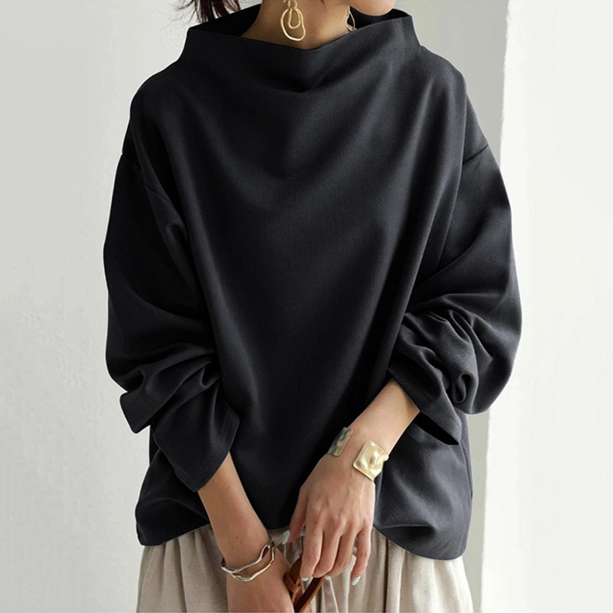 Angela | Oversized Dames Top met Trechterhals 1