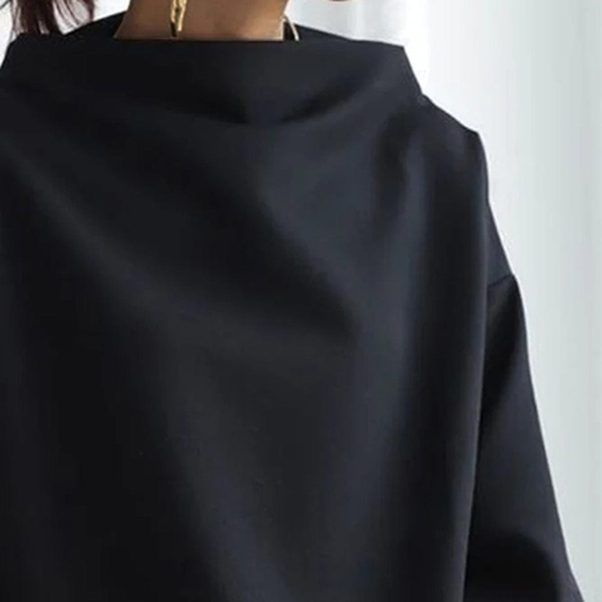 Angela | Oversized Dames Top met Trechterhals 4