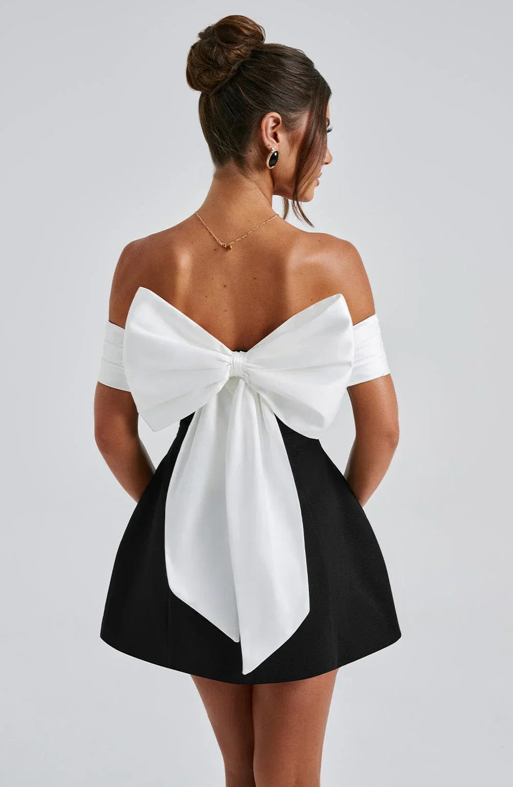 Jessica | Elegante Mini Jurk Zwart met Strikdetail 0