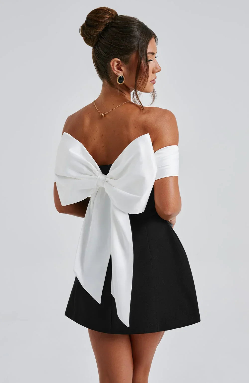 Jessica | Elegante Mini Jurk Zwart met Strikdetail 3