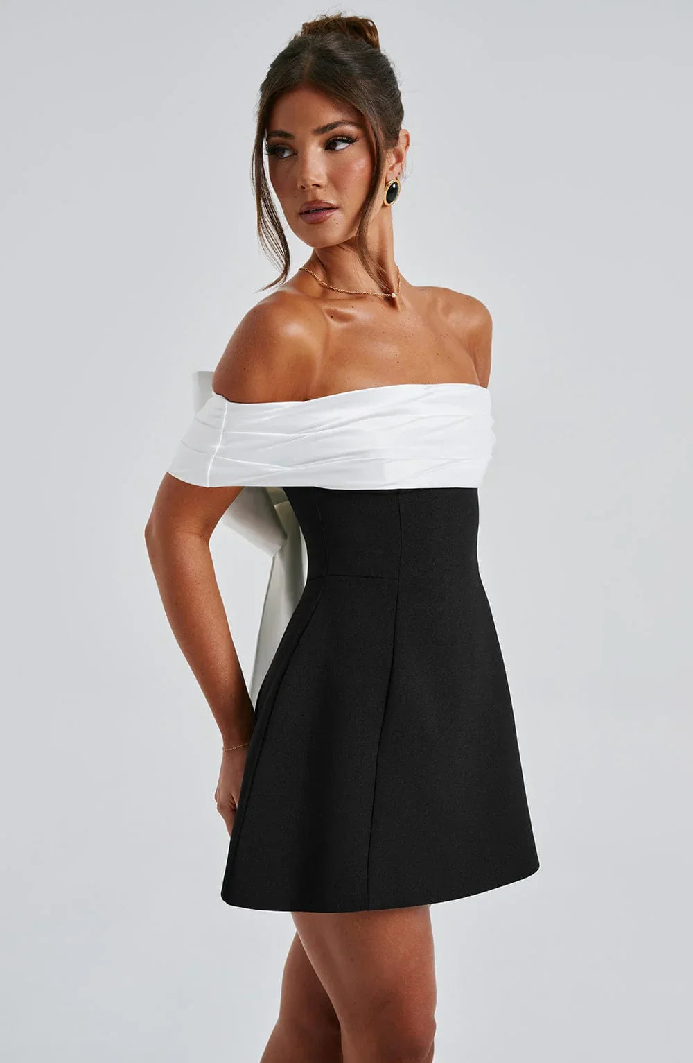 Jessica | Elegante Mini Jurk Zwart met Strikdetail 4