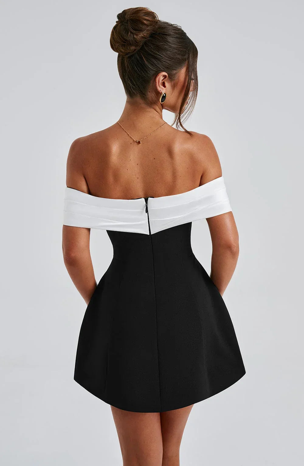Jessica | Elegante Mini Jurk Zwart met Strikdetail 5