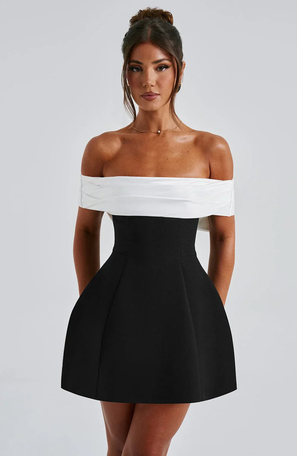 Jessica | Elegante Mini Jurk Zwart met Strikdetail 6