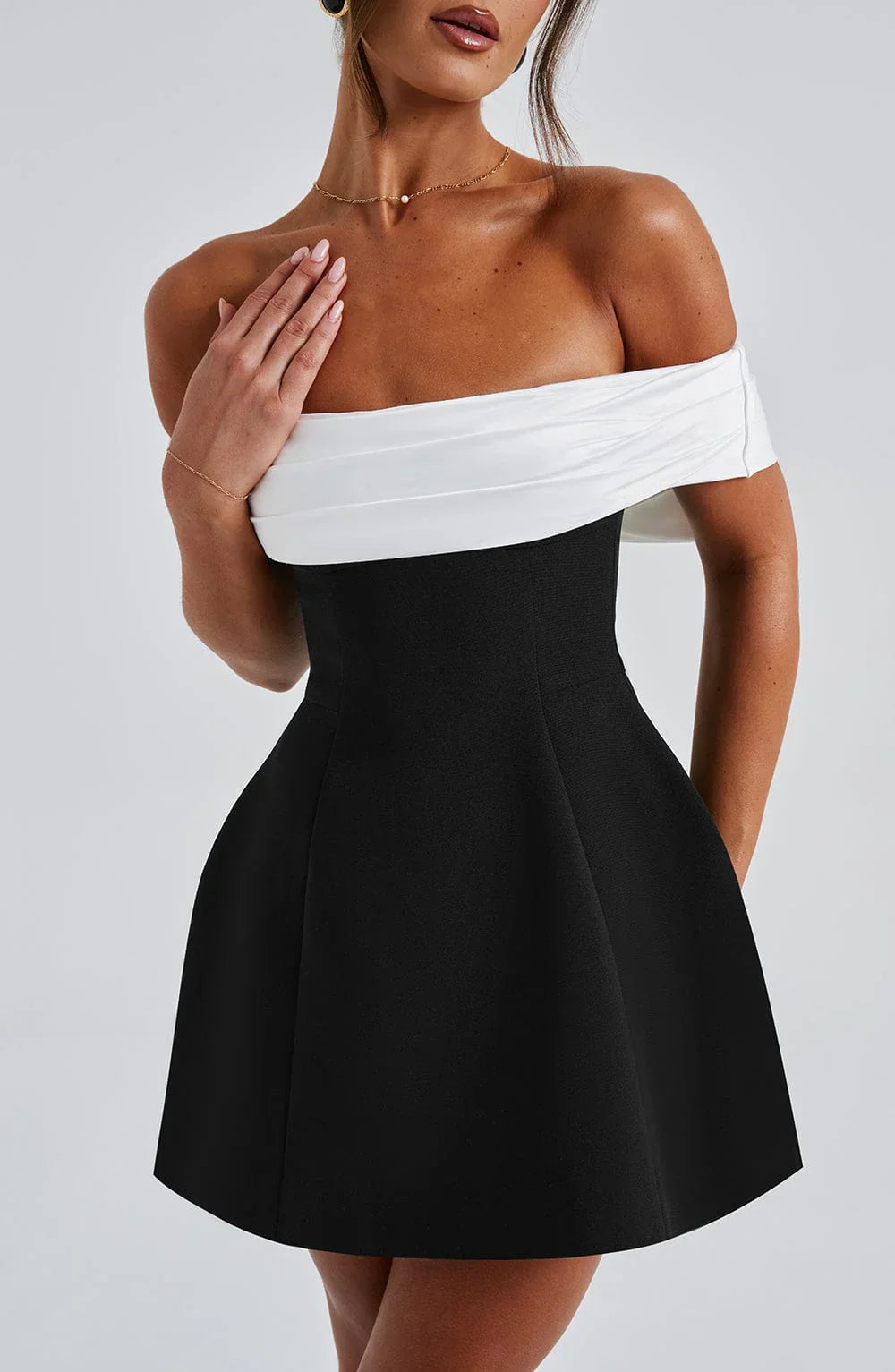 Jessica | Elegante Mini Jurk Zwart met Strikdetail 7