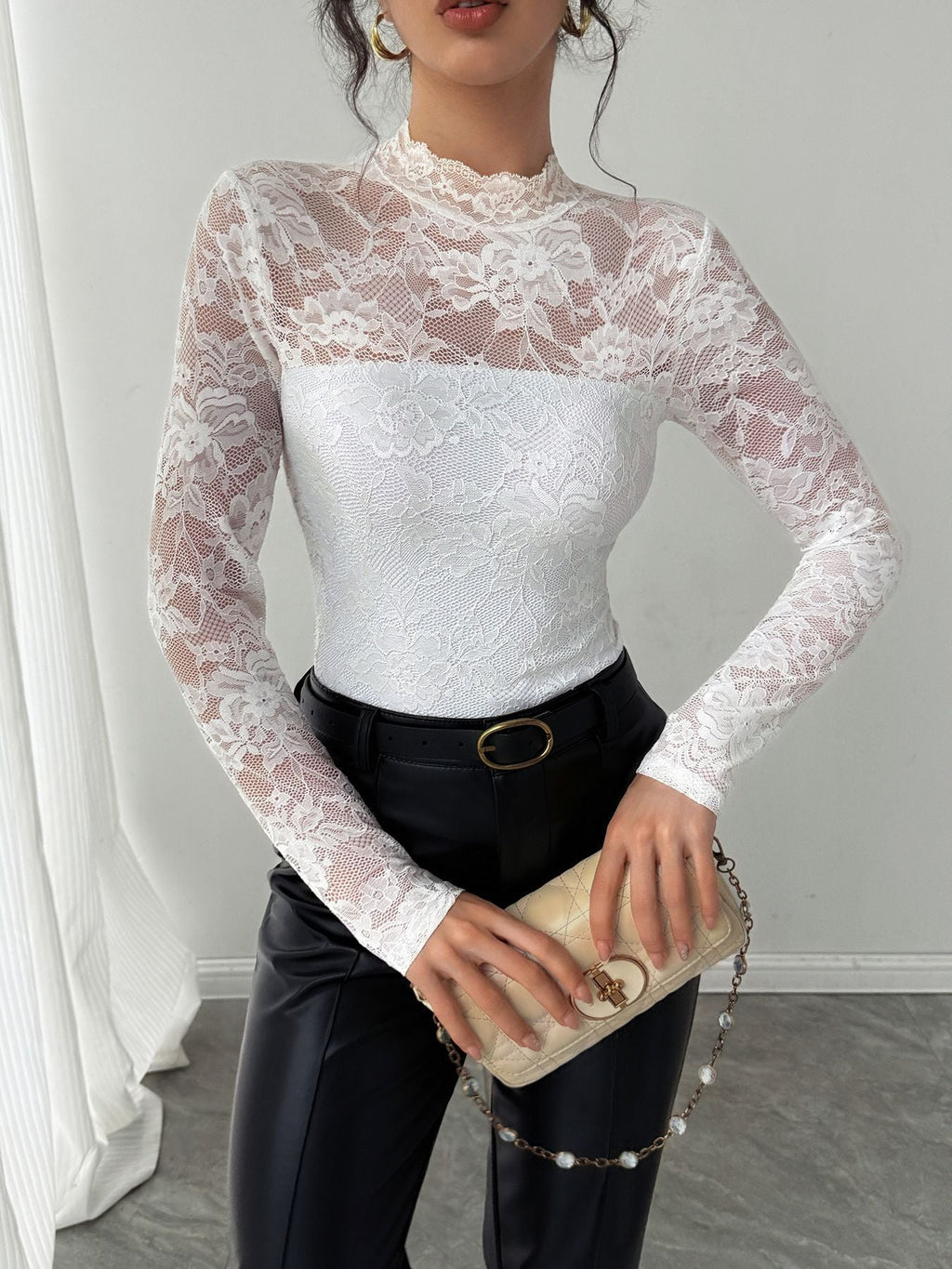 Luna | Elegante Dames Top Hoge Hals Kant 0