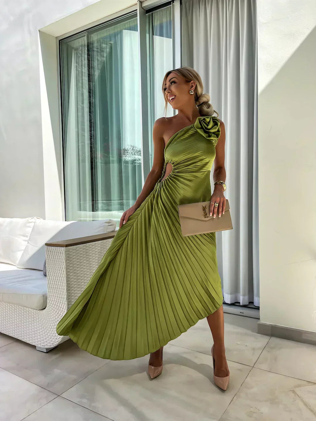Mandy | Elegante Geplooide Maxijurk met Asymmetrische Halslijn 1