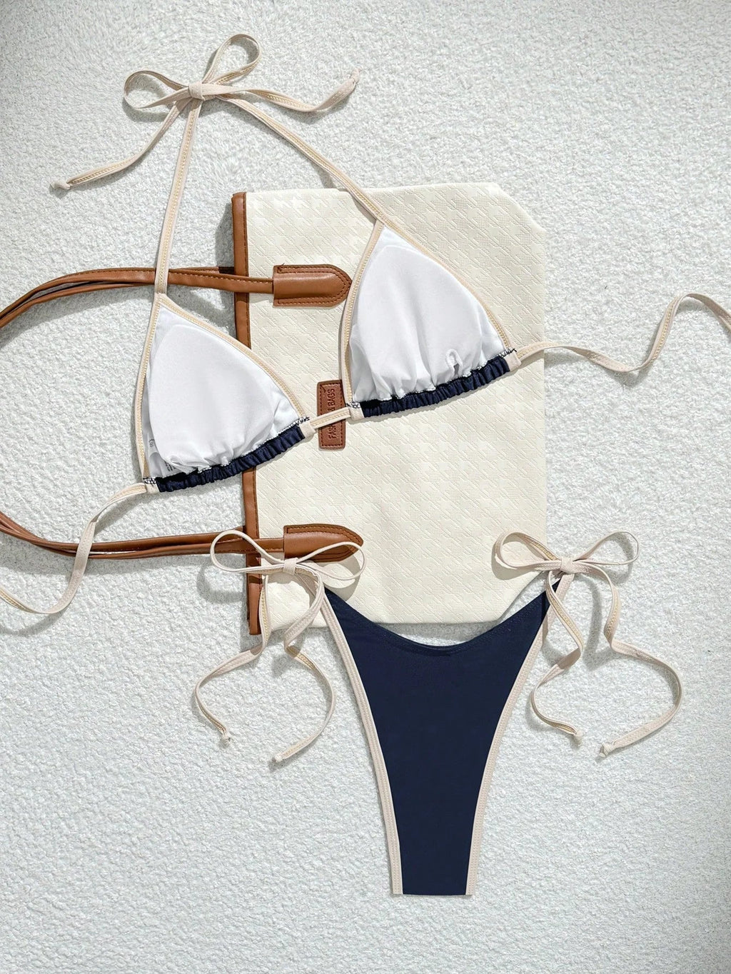 Mira Triangle Bikini Marineblauw | Bikini Set met Contrastzoom 5