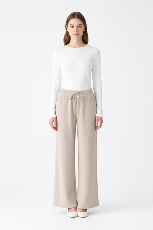 Beige wide leg broek frontaal