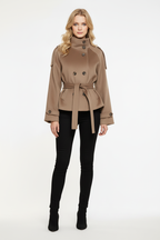 Model voorkant - Taupe trenchcoat