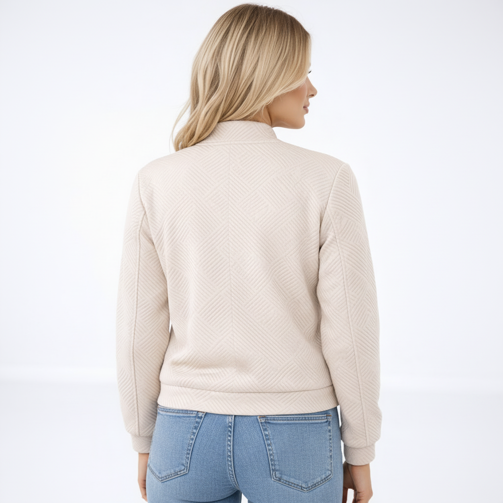 Cozy Bomber beige gewatteerde jas achterkant met model